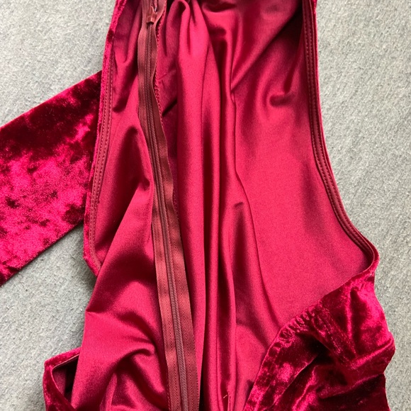Small burgundy velvet backless Lulus dress - Picture 10 of 16